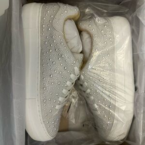 Betsey Johnson Women's Sidny Sneaker Pearl  Size 7 New With Box